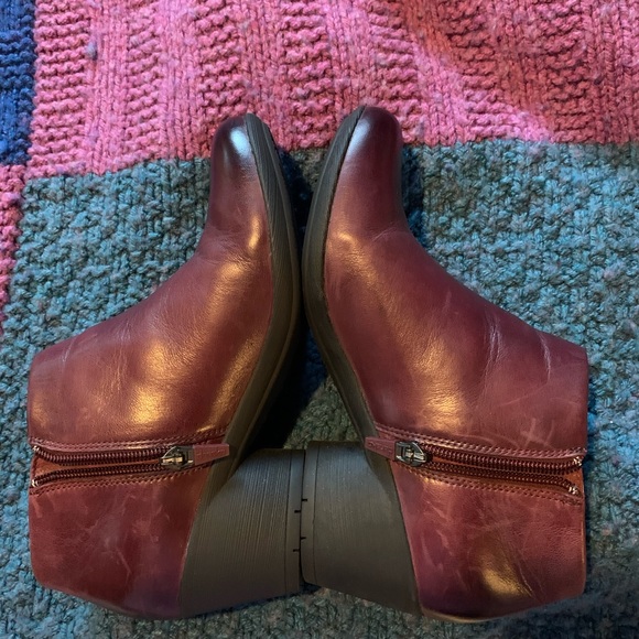 Dansko Shoes - Boots/shoes